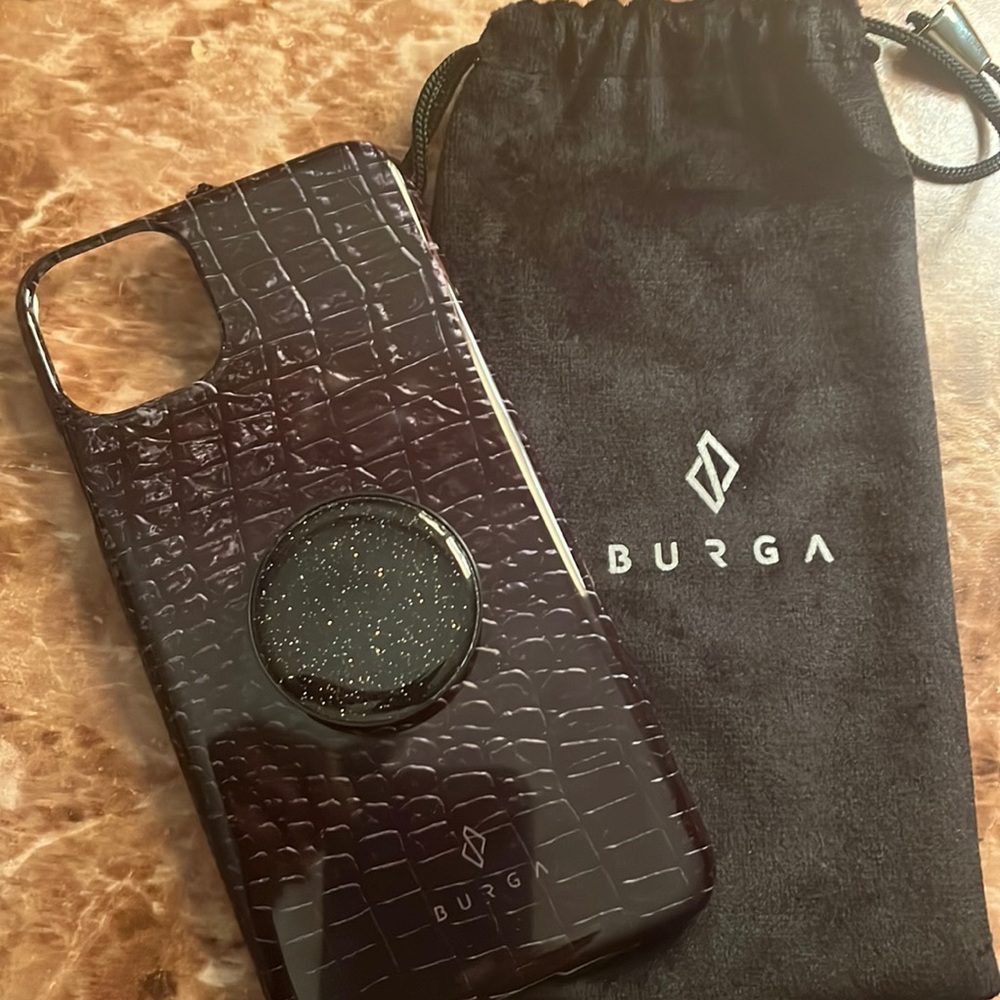 Hard plastic burga case with pop socket